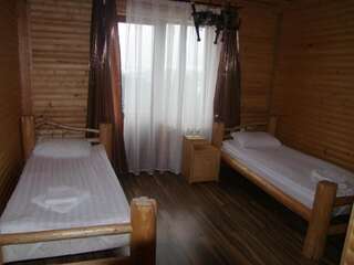 Отель Kisva Hotel Яблоница Просторный двухместный номер с 2 отдельными кроватями-2